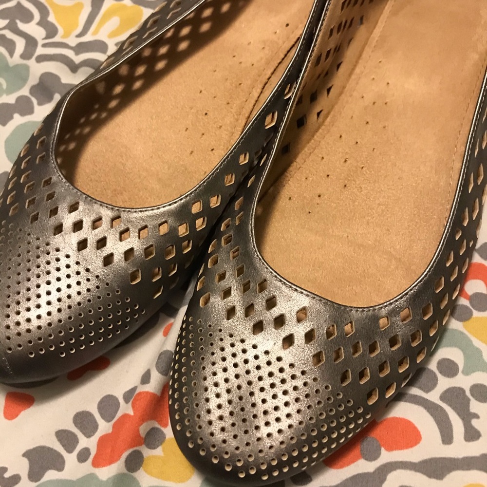 Naturalizer Silver Flats